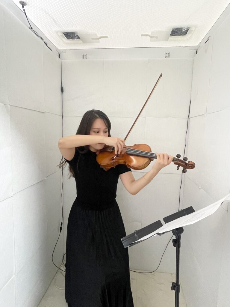 ヴァイオリンの弓が天井に当たらない