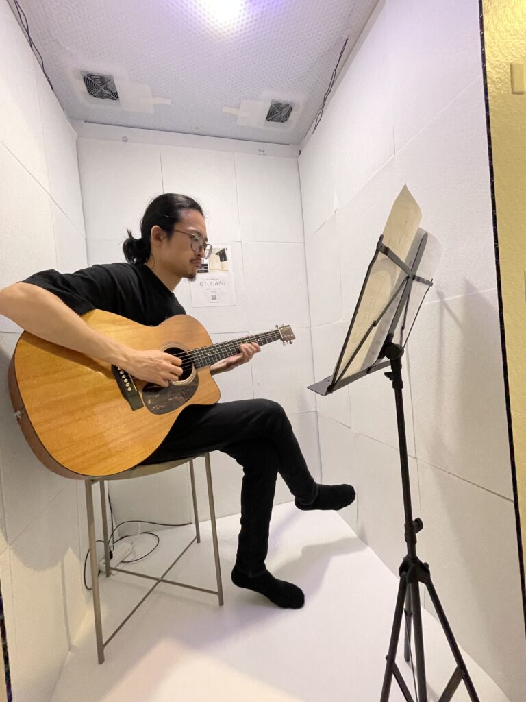 譜面台を置いても十分なスペース