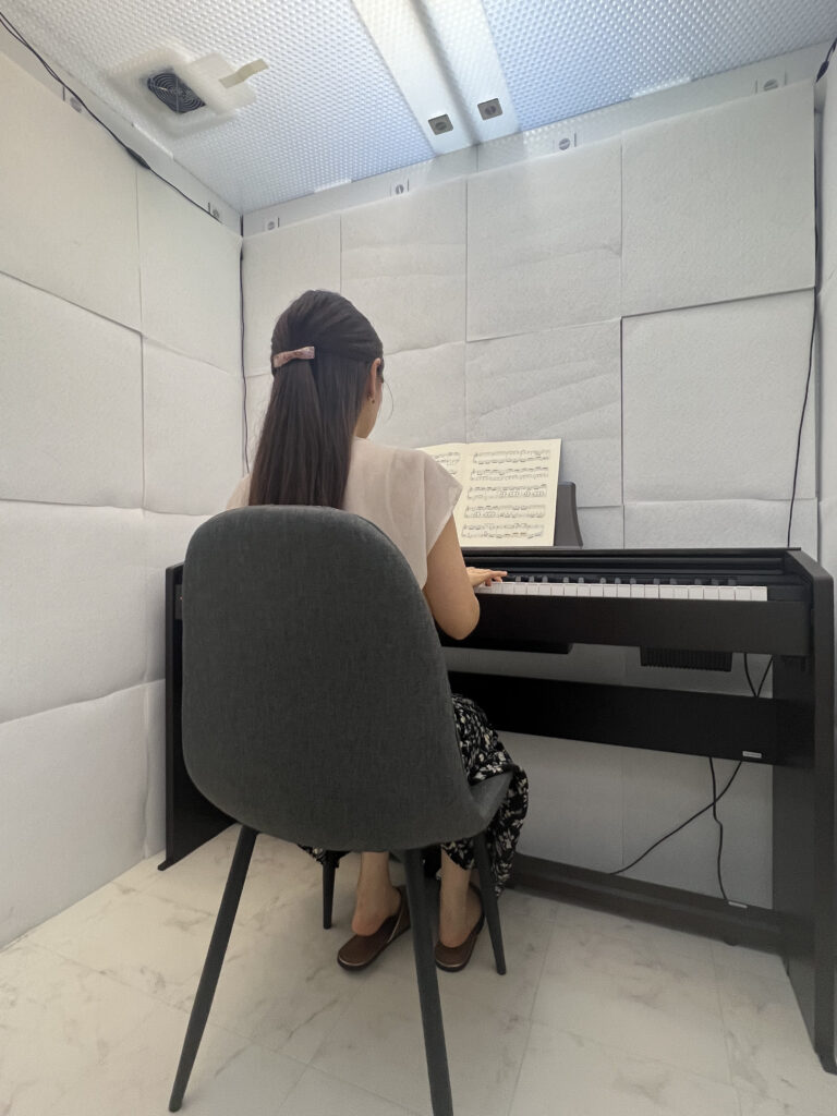 防音室OTODASUDEKAなら88鍵盤のピアノも入る